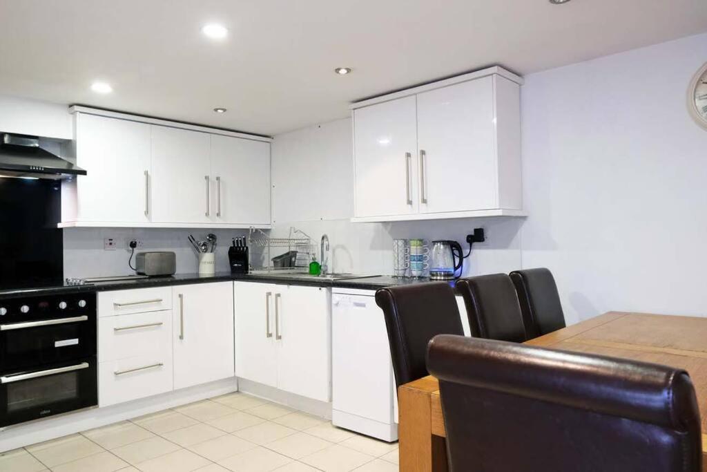 Seymour Townhouse By Serviced Living Liverpool Extérieur photo